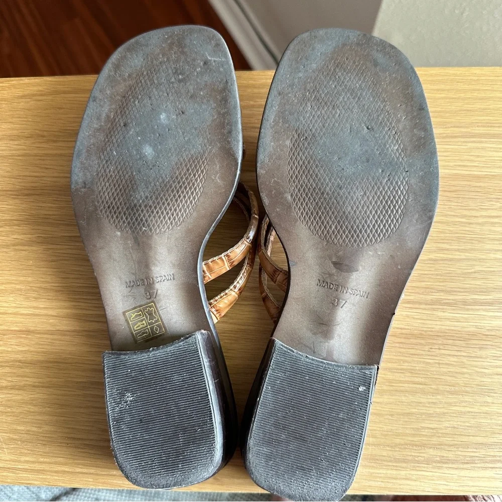 L’INTERVALLE Leather Sandals
